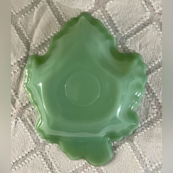 VTG Fire-King Jadeite Maple Leaf Dish Anchor Hocking Mint 6.5" - Picture 7 of 8